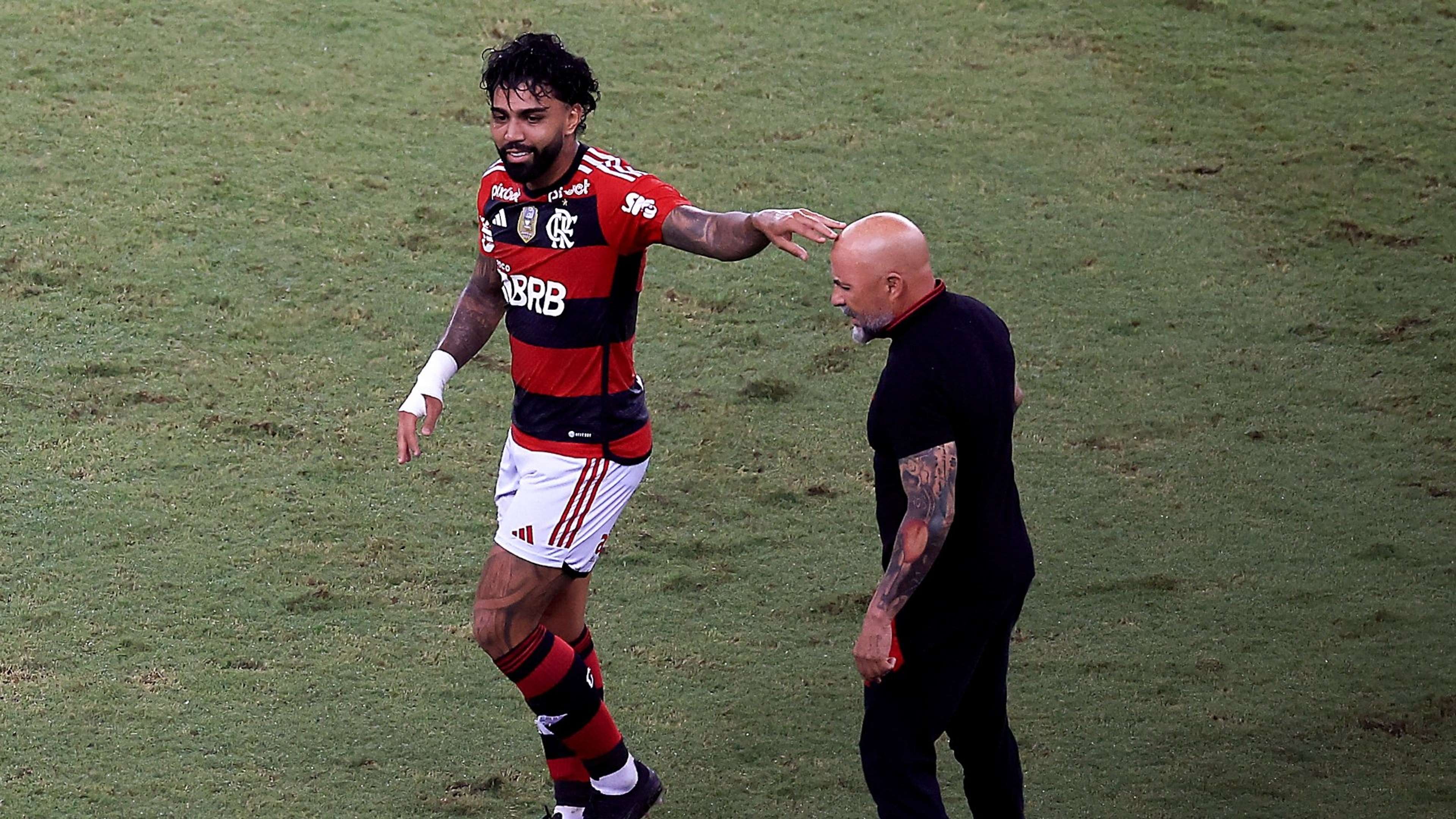 Gabigol e Jorge Sampaoli comemoram gol em Flamengo x Maringá, pela terceira fase da Copa do Brasil 2023, 26/04/2023