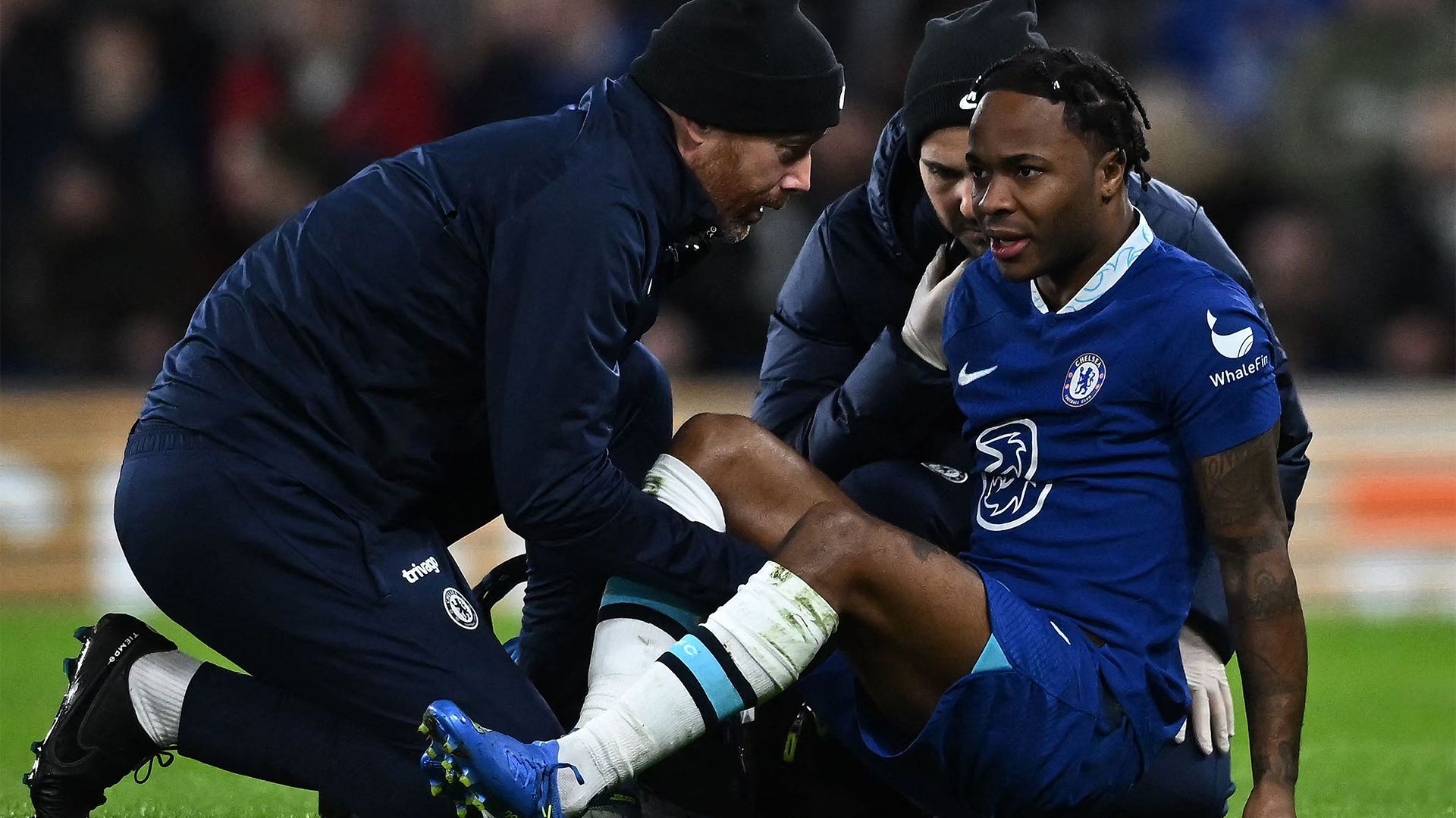 Raheem Sterling Chelsea medical staff 2022-23