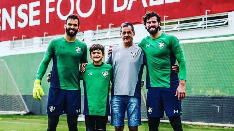 Alisson, Muriel e família em treino do Fluminense