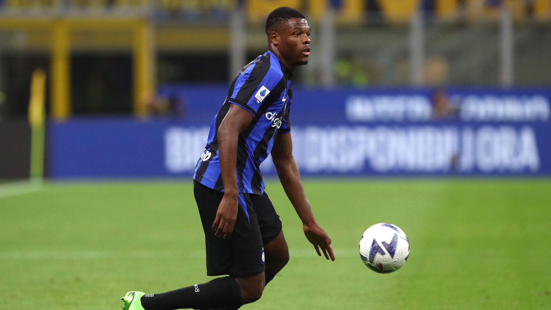 Denzel Dumfries Inter 2022-23