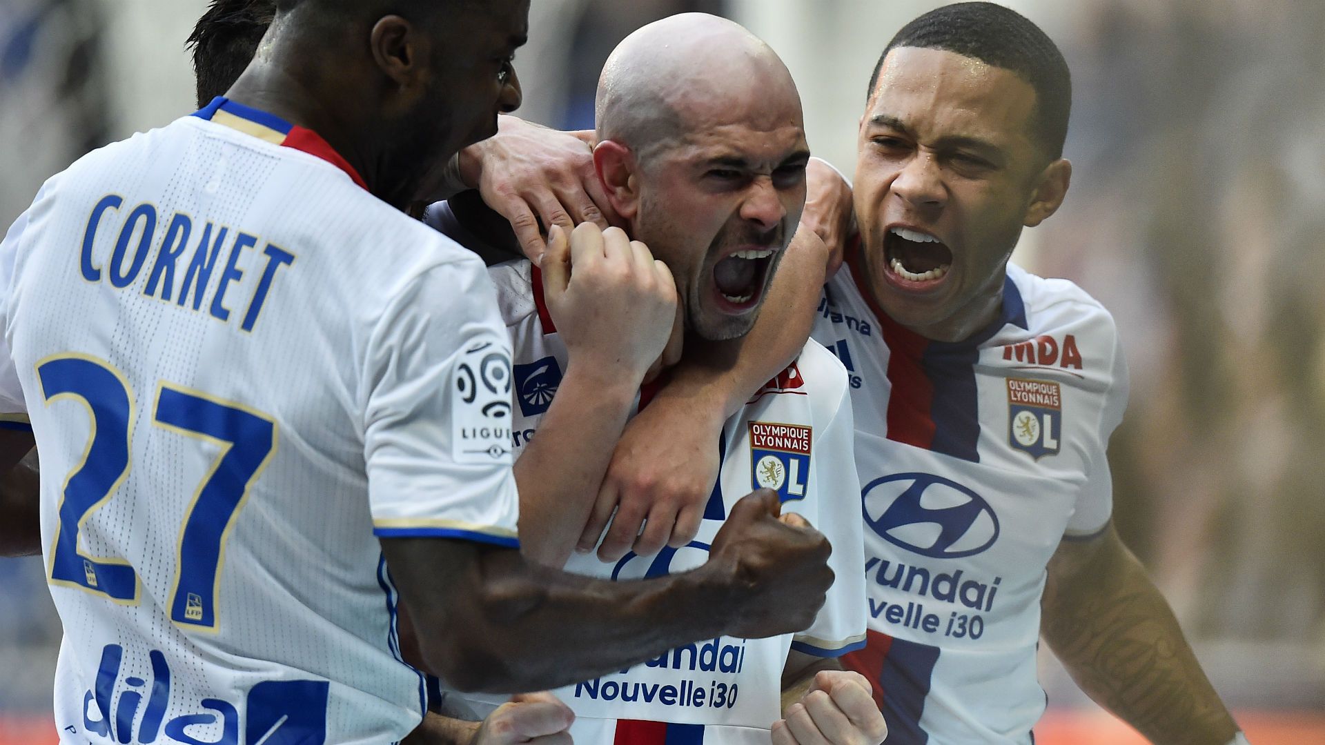 Christophe Jallet Memphis Depay Lyon Toulouse Ligue 1 12032017