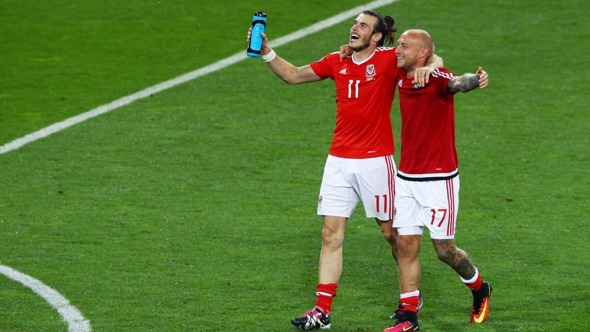euro 2016 - gareth bale david cotterill - wales russia - 20062016