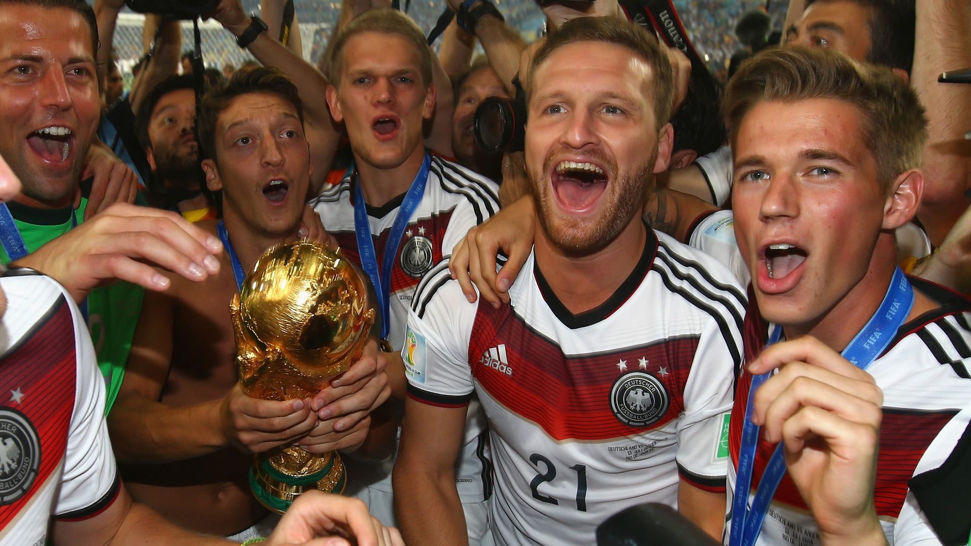 Shkodran Mustafi Mesut Özil Erik Durm Matthias Ginter Roman Weidenfeller Deutschland WM 2014 07132014