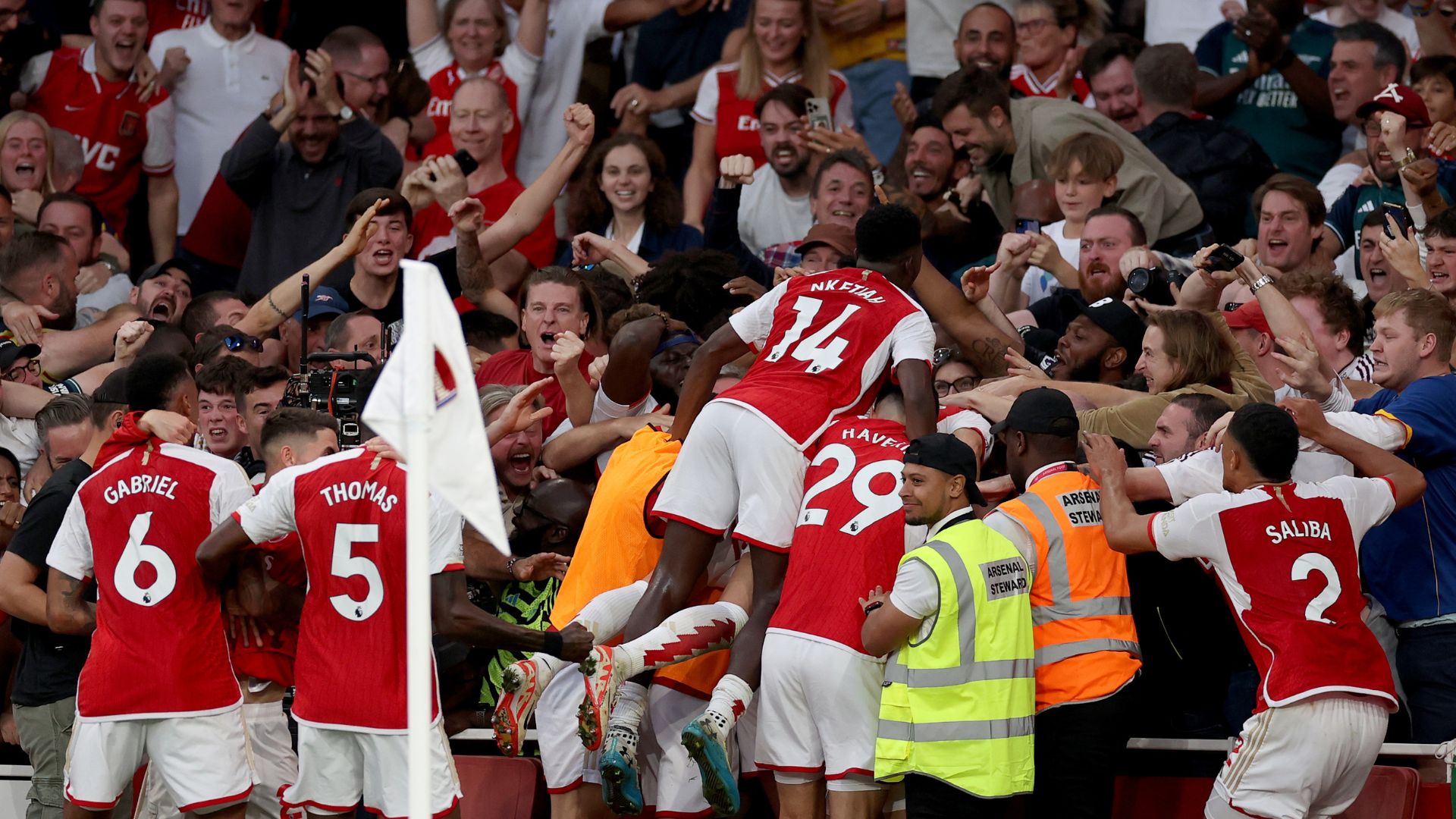 Gabriel Martinelli of Arsenal celebrates