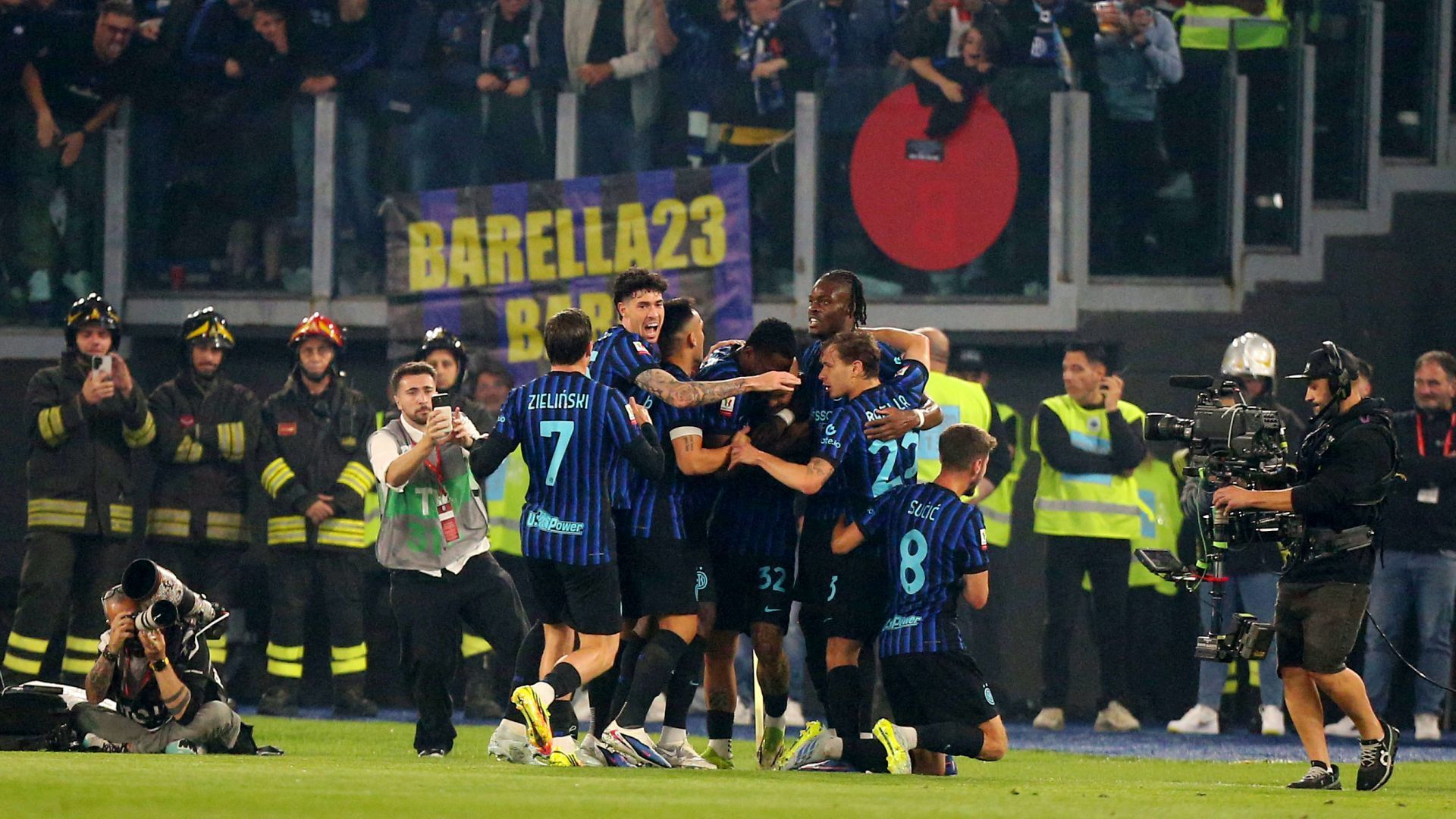Inter players celebrating Lazio Inter Coppa Italia