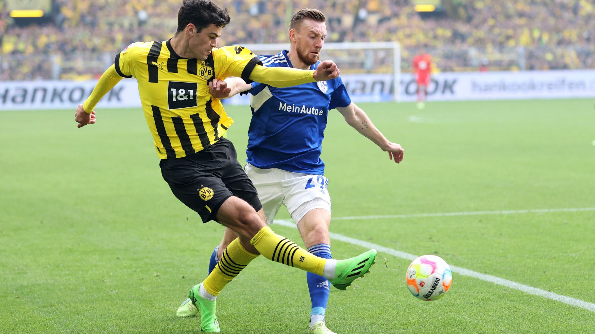 GIOVANNI REYNA BORUSSIA DORTMUND TOBIAS MOHR SCHALKE BUNDESLIGA 17092022