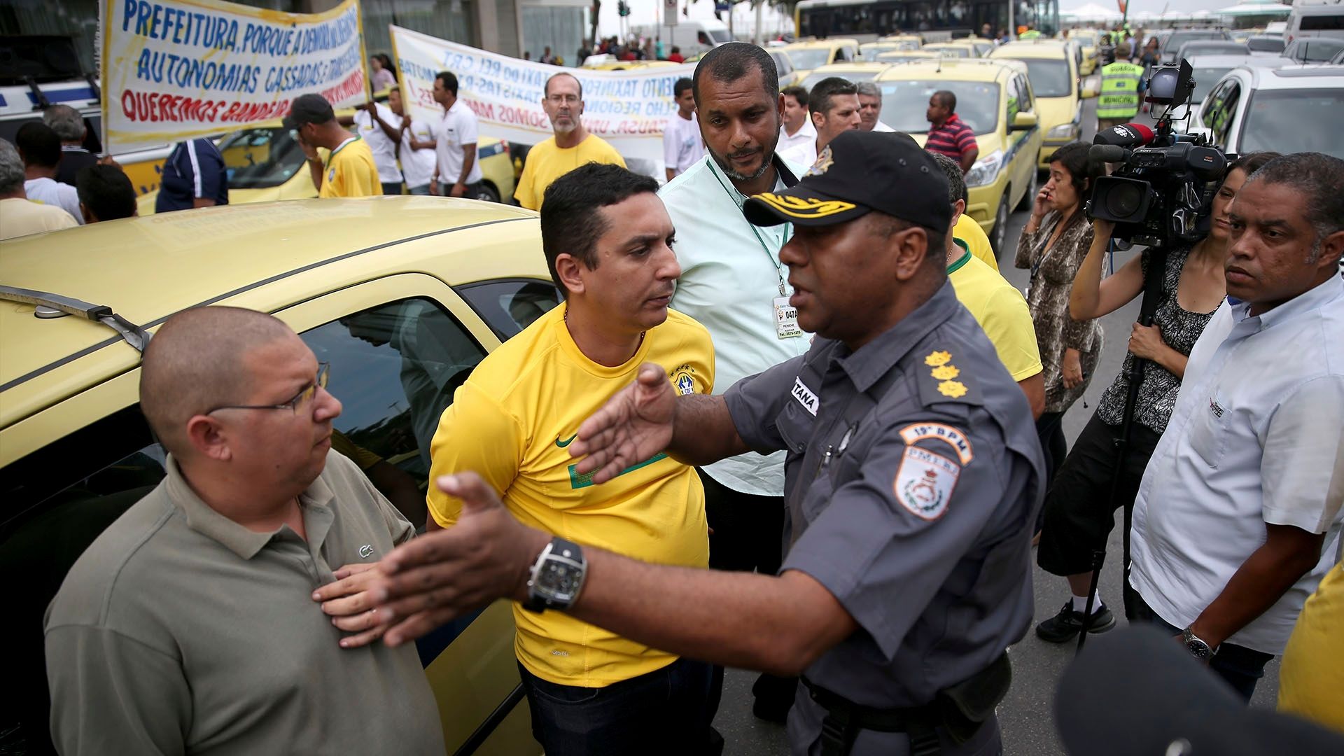 Protesto táxis no RJ antes da Copa do Mundo 11 06 14