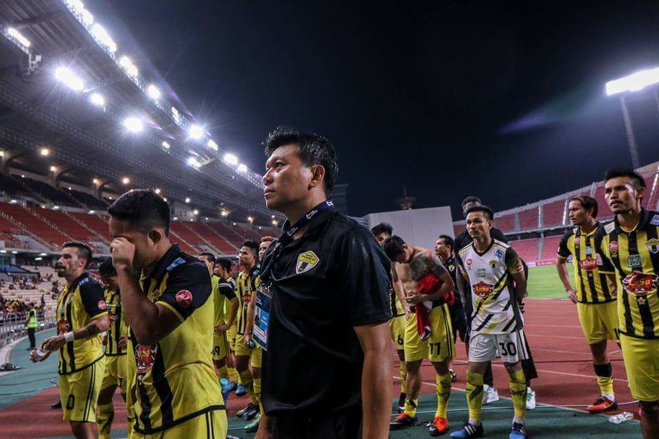 อภิสิทธิ์ ไข่แก้ว