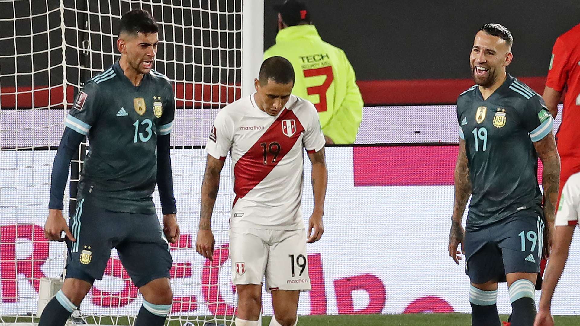 Nicolas Otamendi Cristian Romero Argentina Peru Eliminatorias Sudamericanas 141021