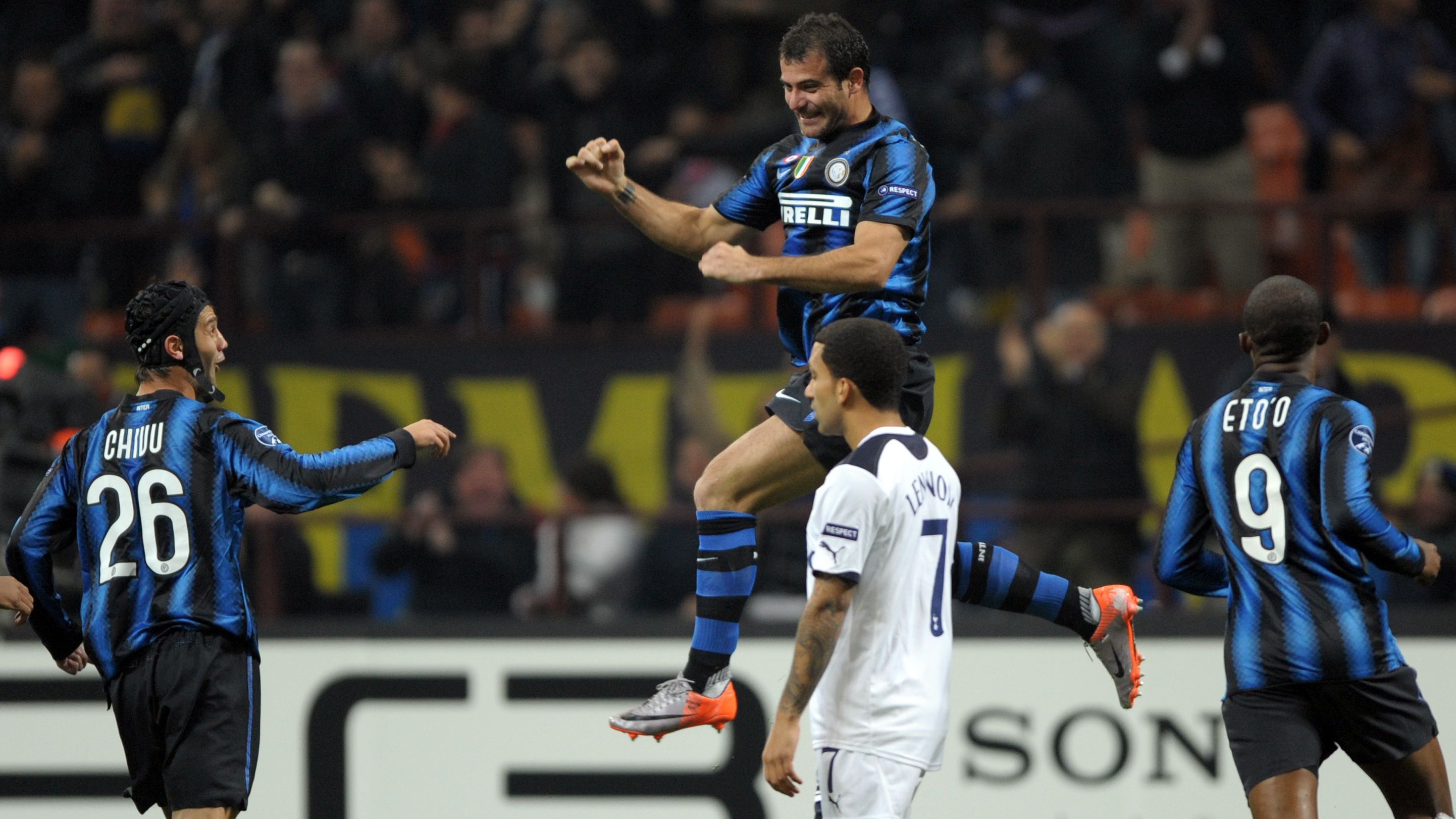 Stankovic Inter Tottenham 2010