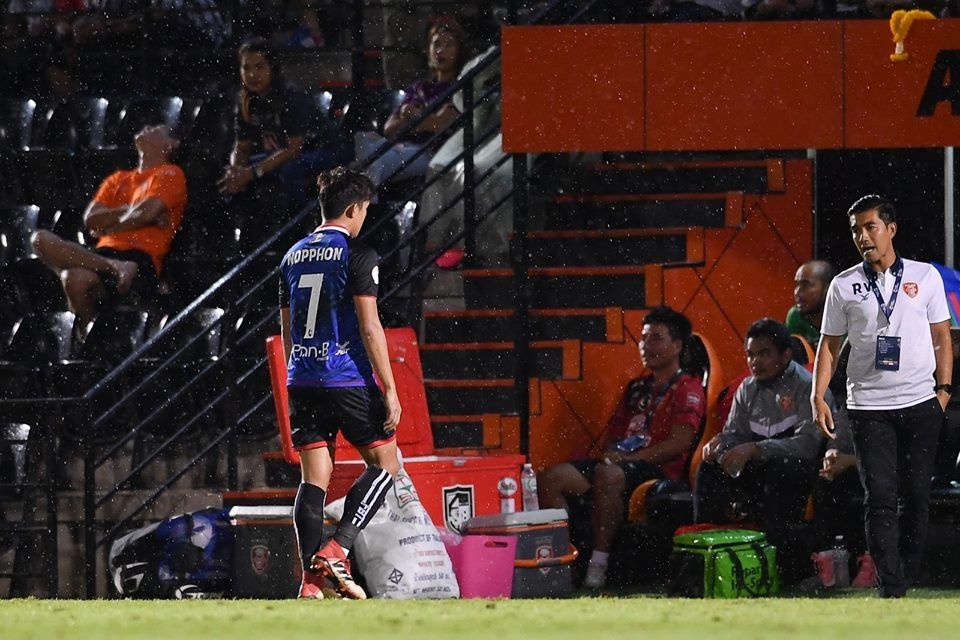 นพพล พลคำ