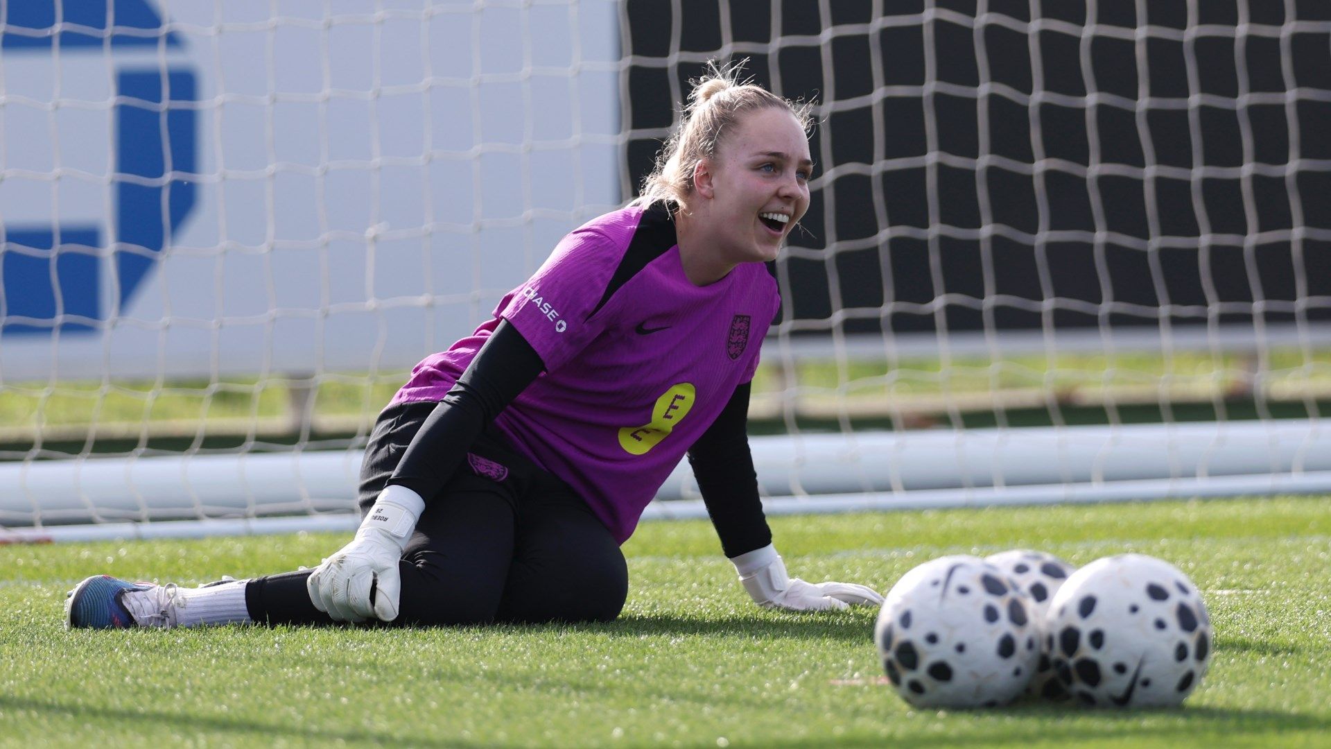 Ellie Roebuck England training 2026