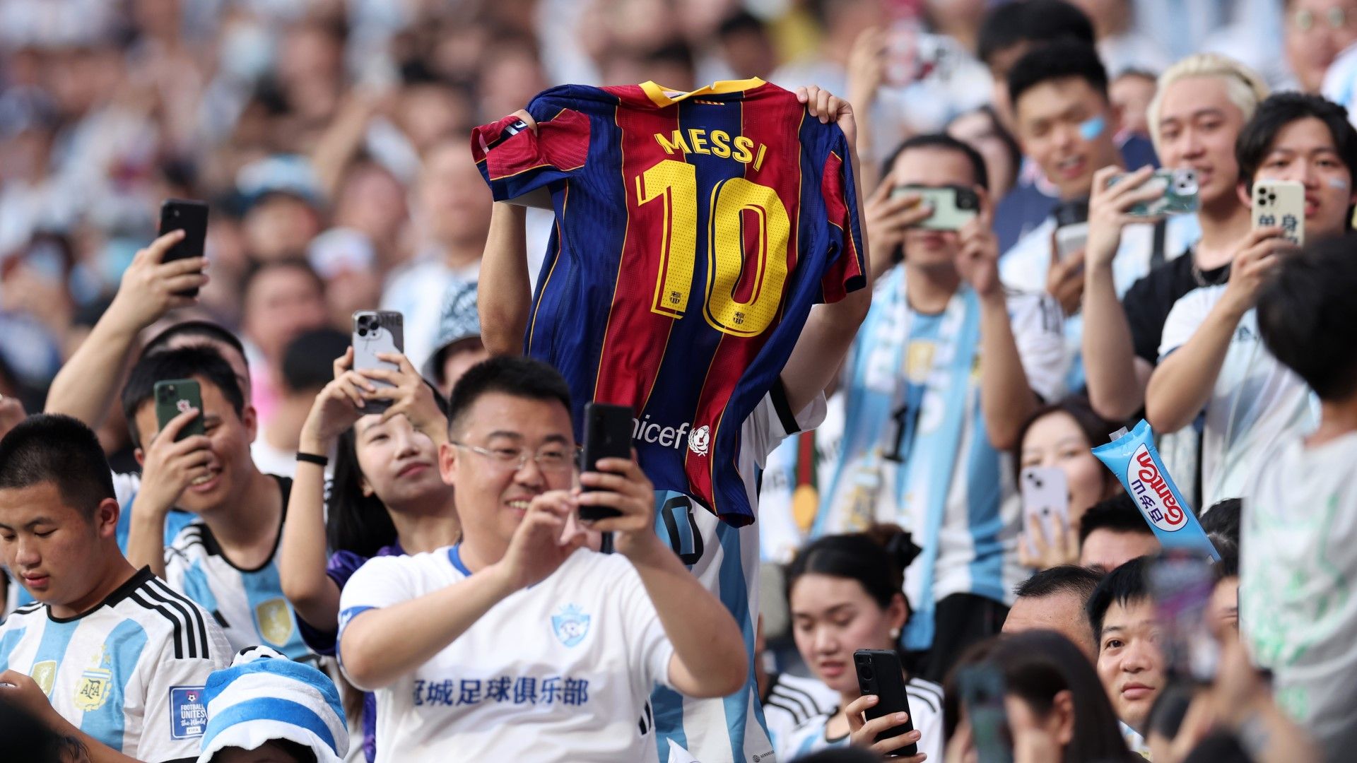 Messi fans Australia vs Argentina
