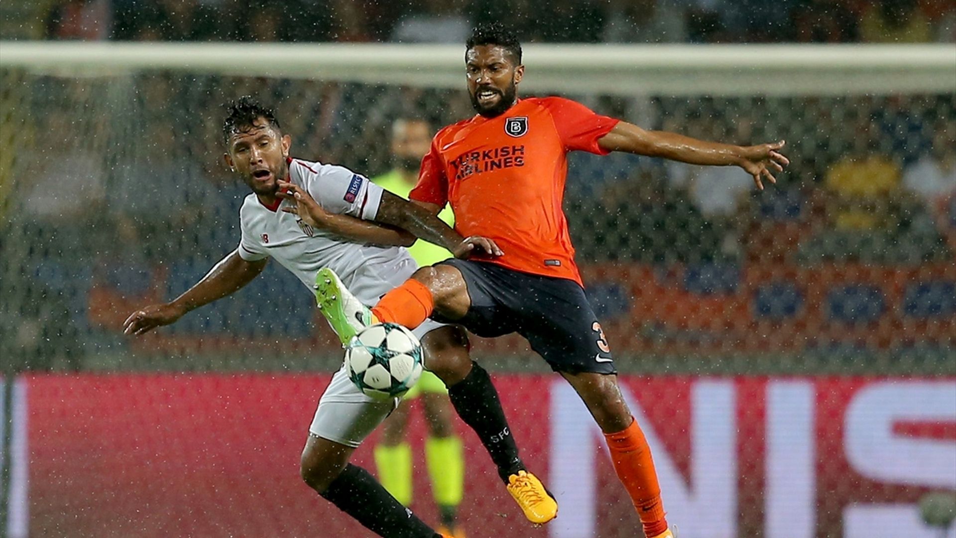 Walter Montoya Gael Clichy Basaksehir Sevilla