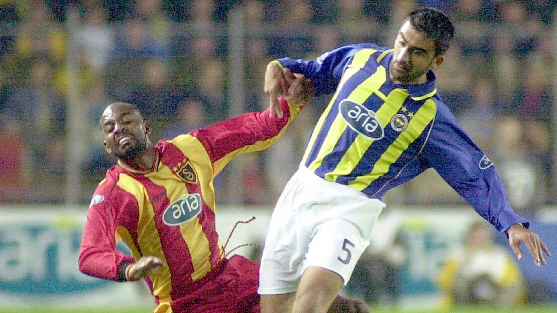 Fenerbahce v Galatasaray 061102