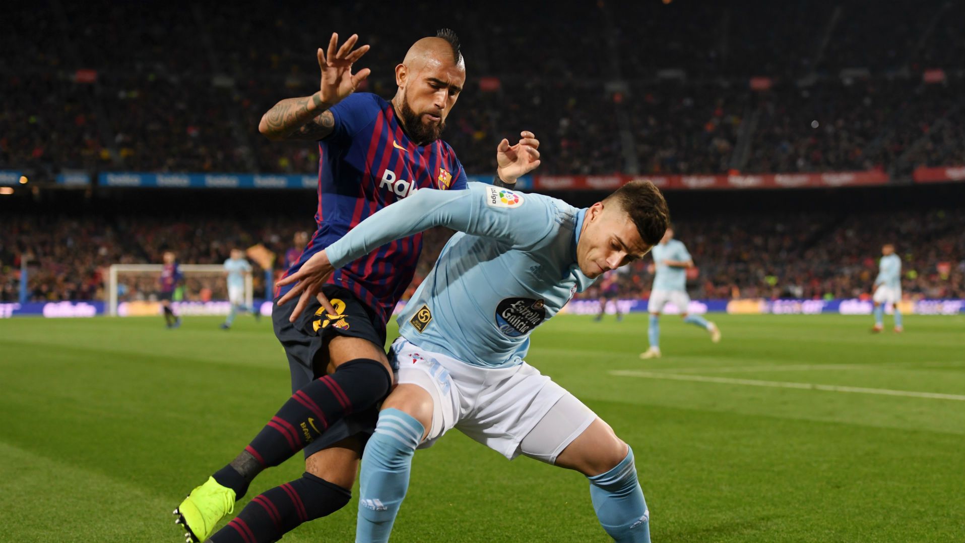 221218 Robert Mazán Arturo Vidal Barcelona Celta de Vigo