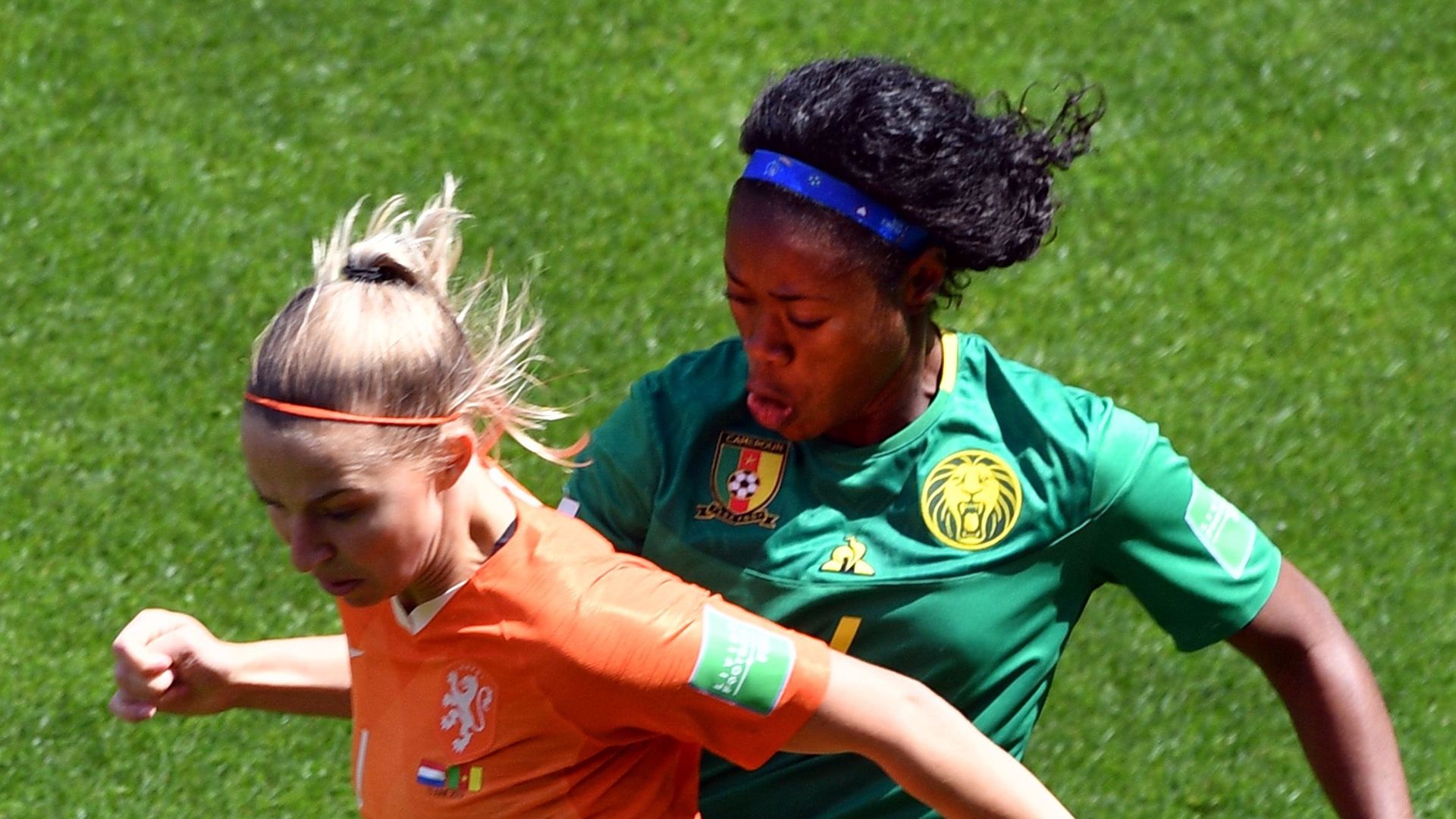 Jackie Groenen Yvonne Leuko Netherlands Cameroon