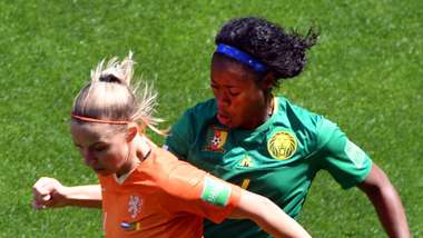 Jackie Groenen Yvonne Leuko Netherlands Cameroon