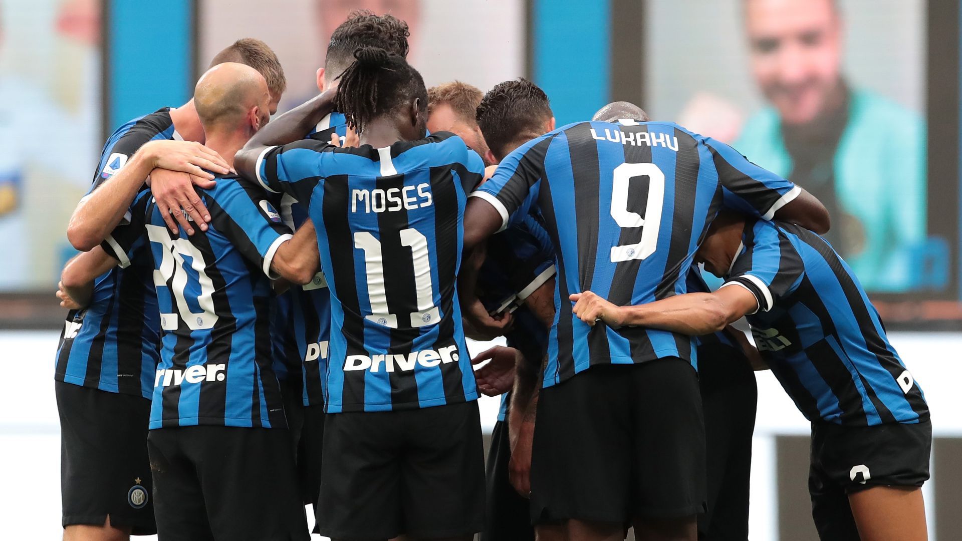 Inter players celebrating Inter Sassuolo Serie A