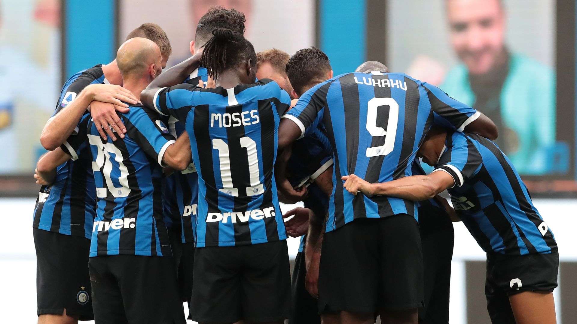Inter players celebrating Inter Sassuolo Serie A