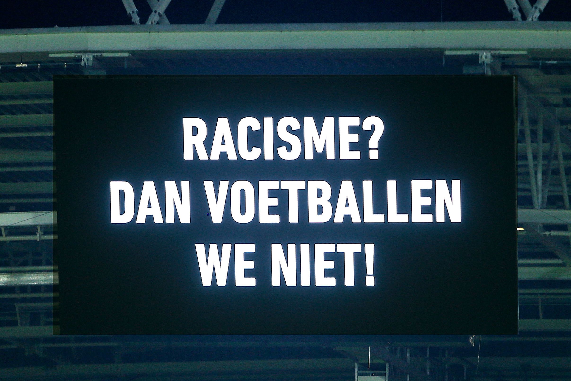 Racisme? Dan voetballen we niet