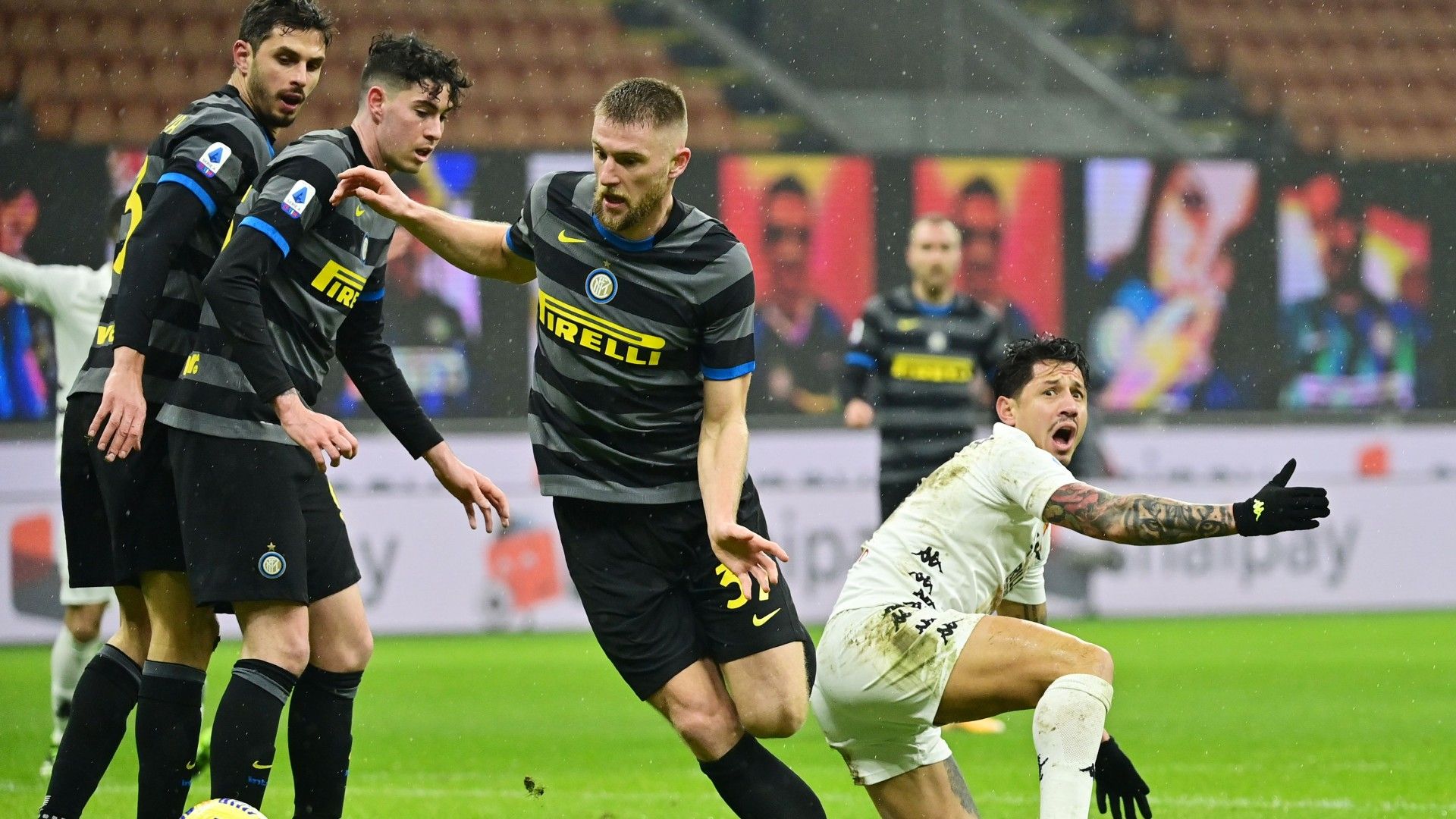 Milan Skriniar Gianluca Lapadula Inter Benevento
