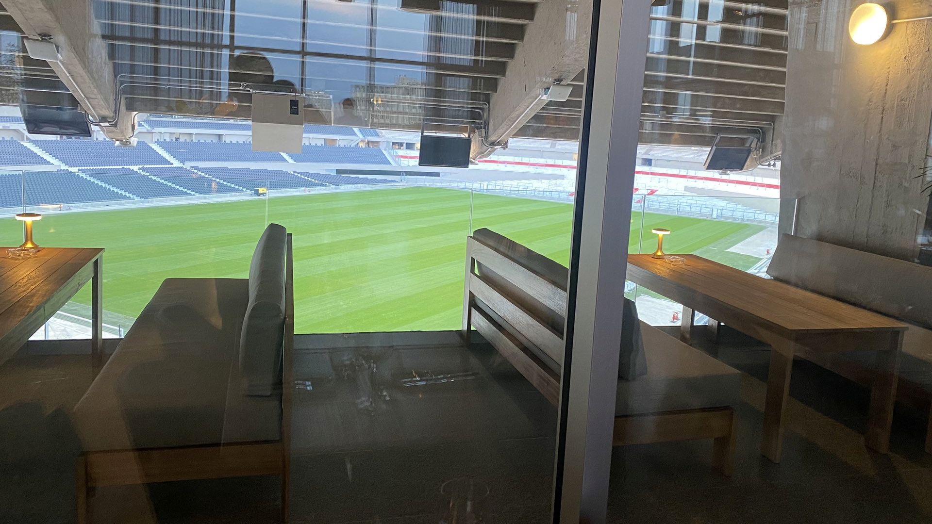 River restaurante centenario media