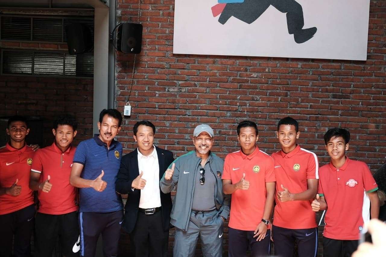 ผ่อนคลาย! “อินโด-มาเลย์” จัดมีตติ้งก่อนดวลรอบรองU16ชิงแชมป์อาเซียน