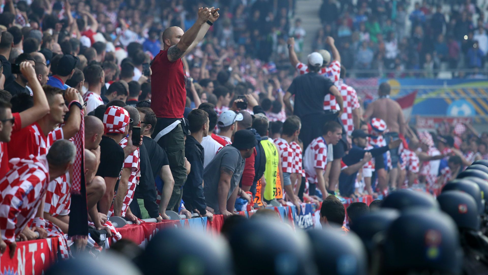 croatia czech - fans riot - euro 2016 - 17062016