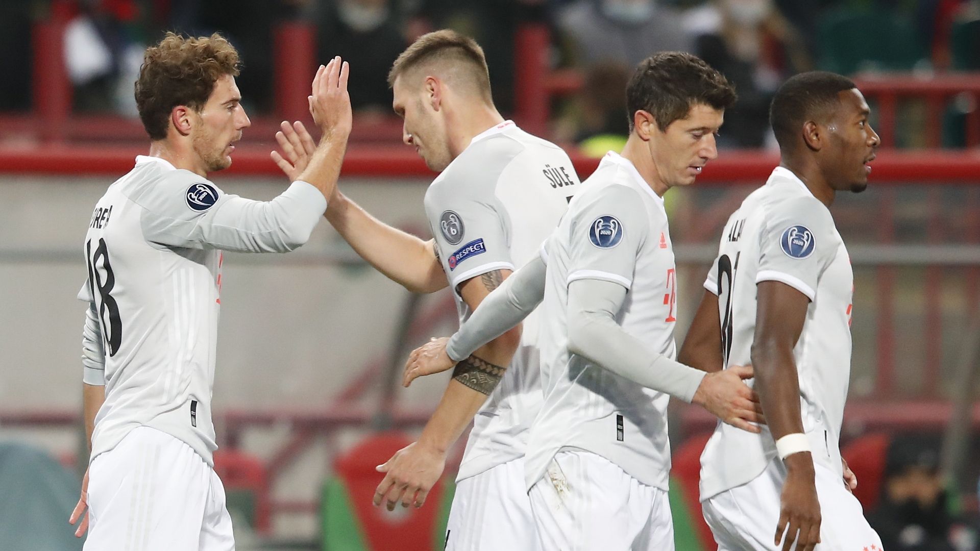Bayern Munich celebrate Goretzka goal vs Lokomotiv Moscow