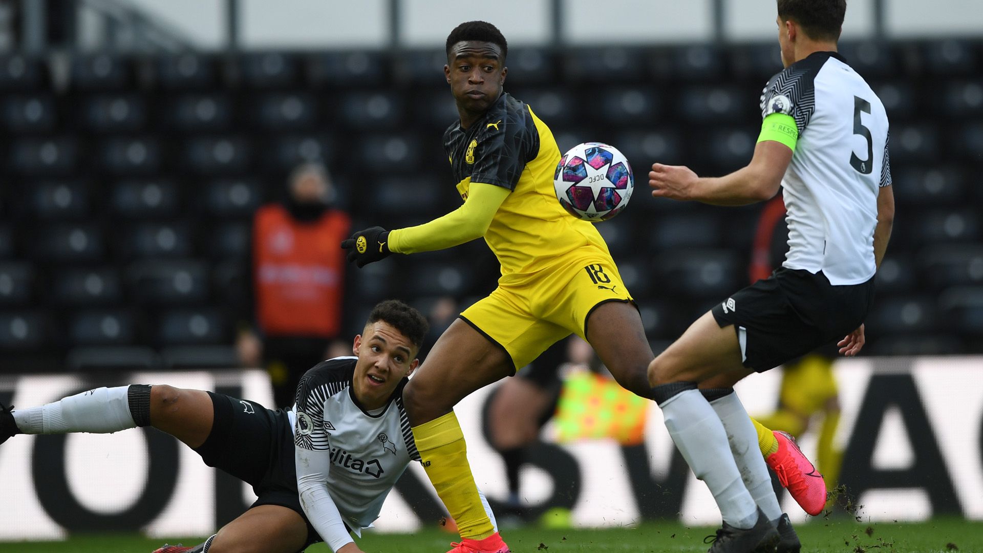 Youssoufa Moukoko Dortmund U19 11022020