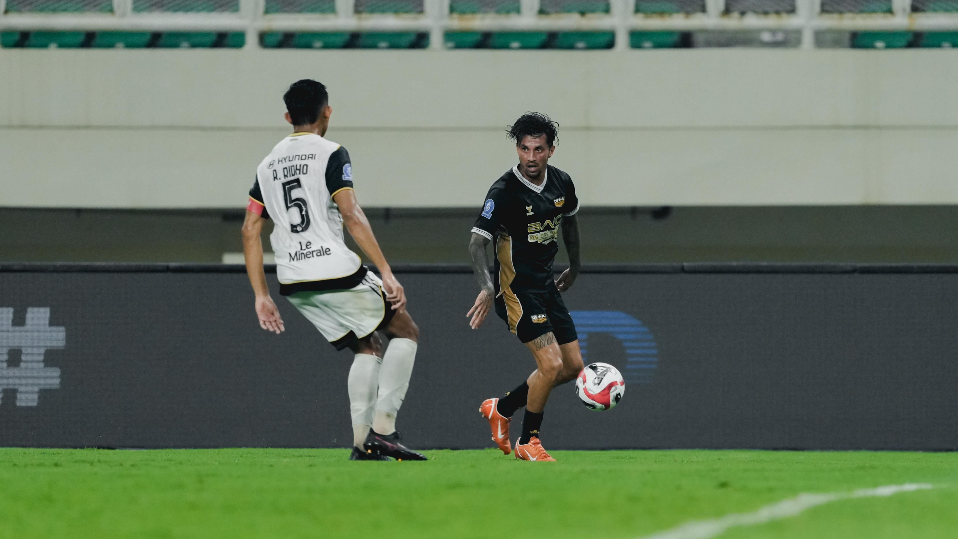 Dewa United vs Persija