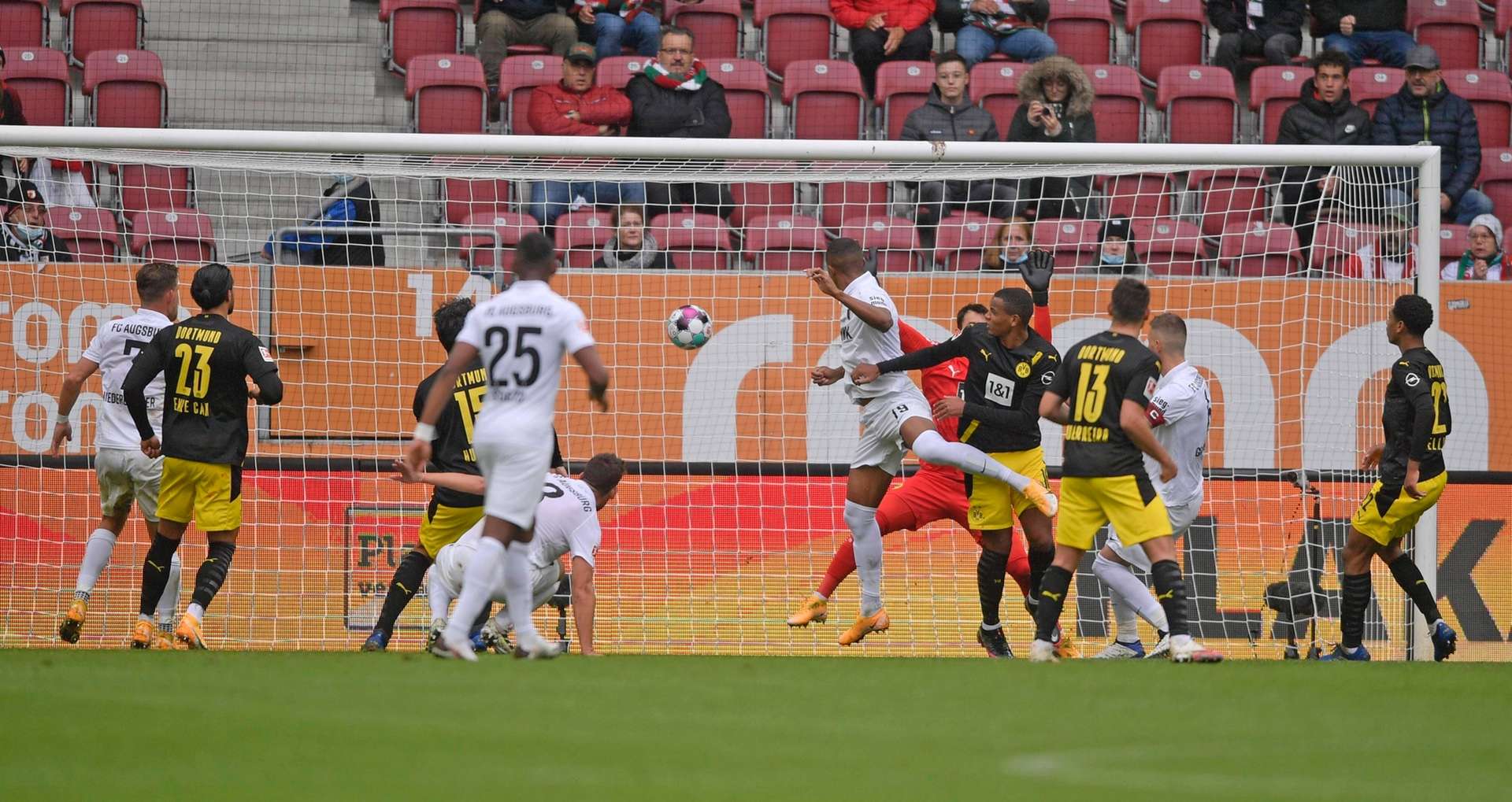 ONLY GERMANY Felix Uduokhai FC Augsburg Borussia Dortmund Bundesliga 26092020