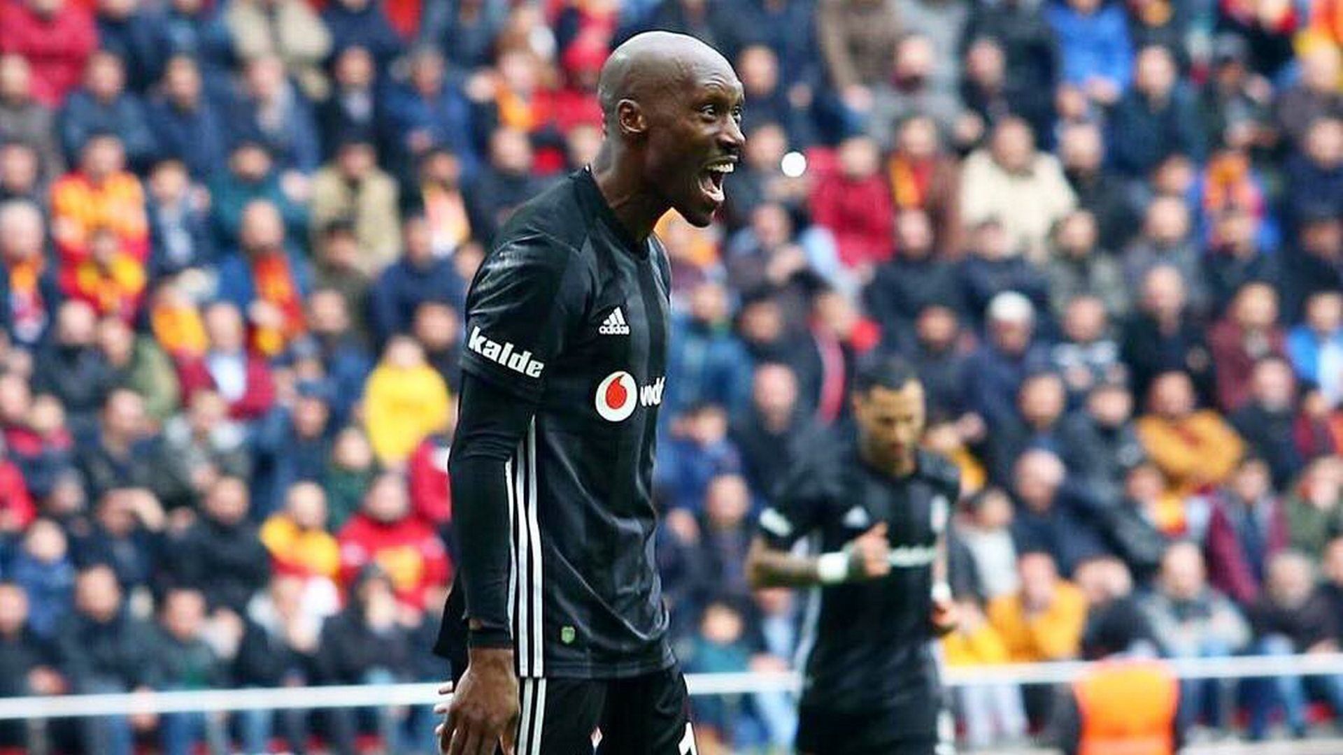 Atiba Hutchinson Besiktas 322019