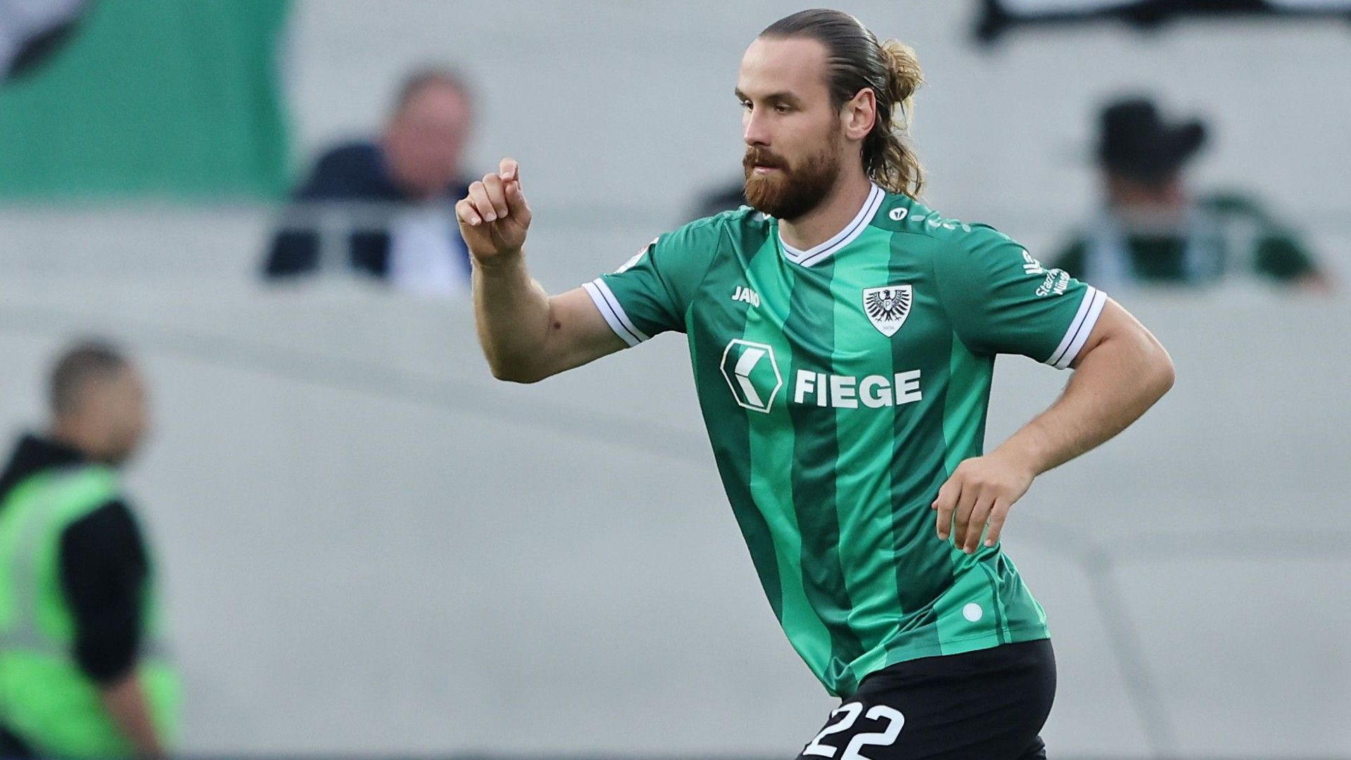 Jannis Heuer of SC Preussen Münster runs with the ball 