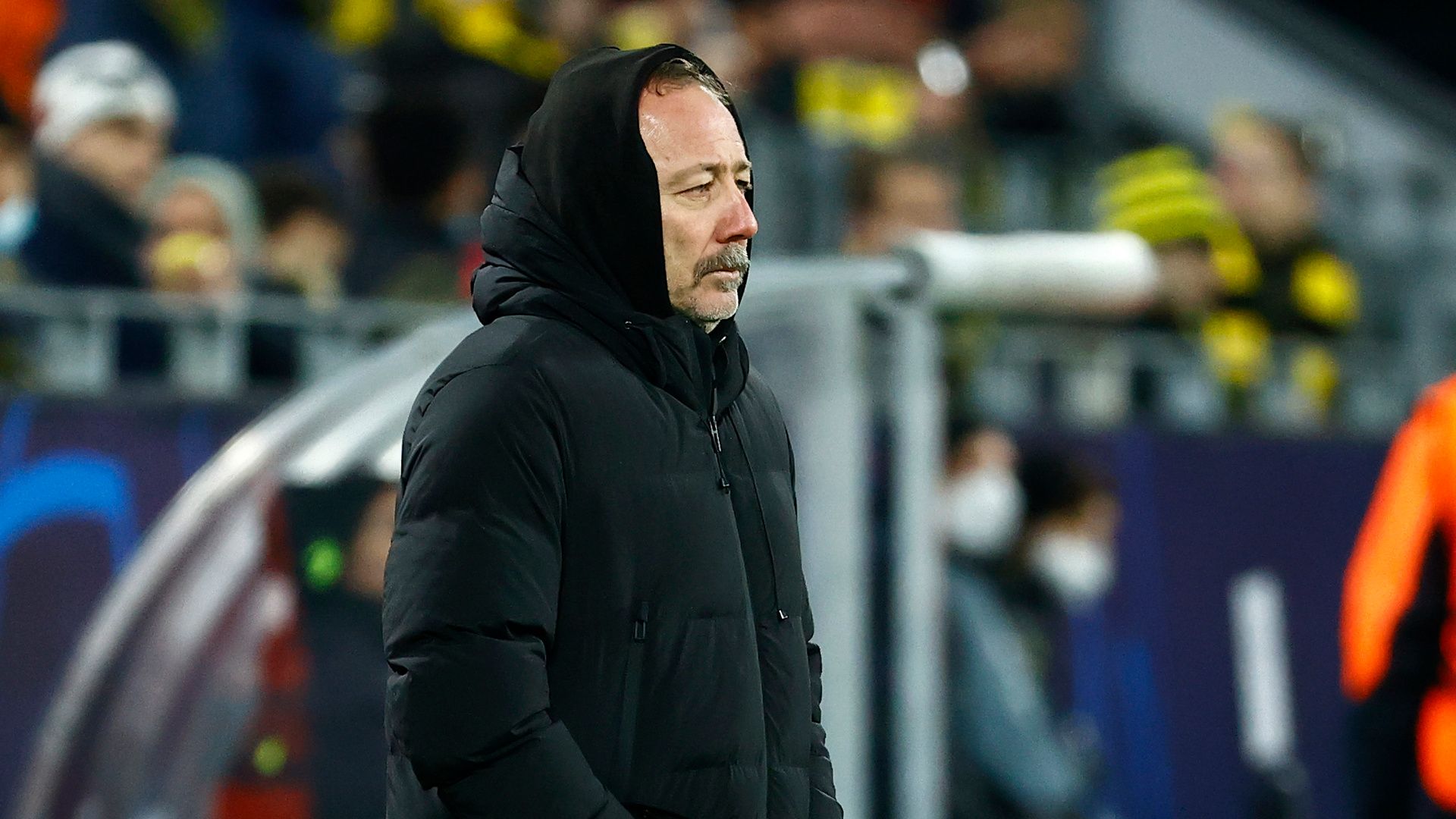 Sergen Yalcin Besiktas Coach vs Dortmund 07.12.2021