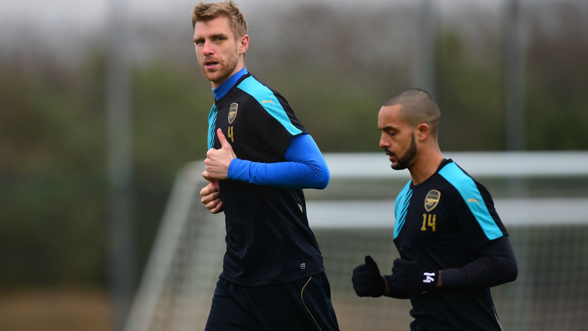 Theo Walcott Per Mertesacker Arsenal 15032016