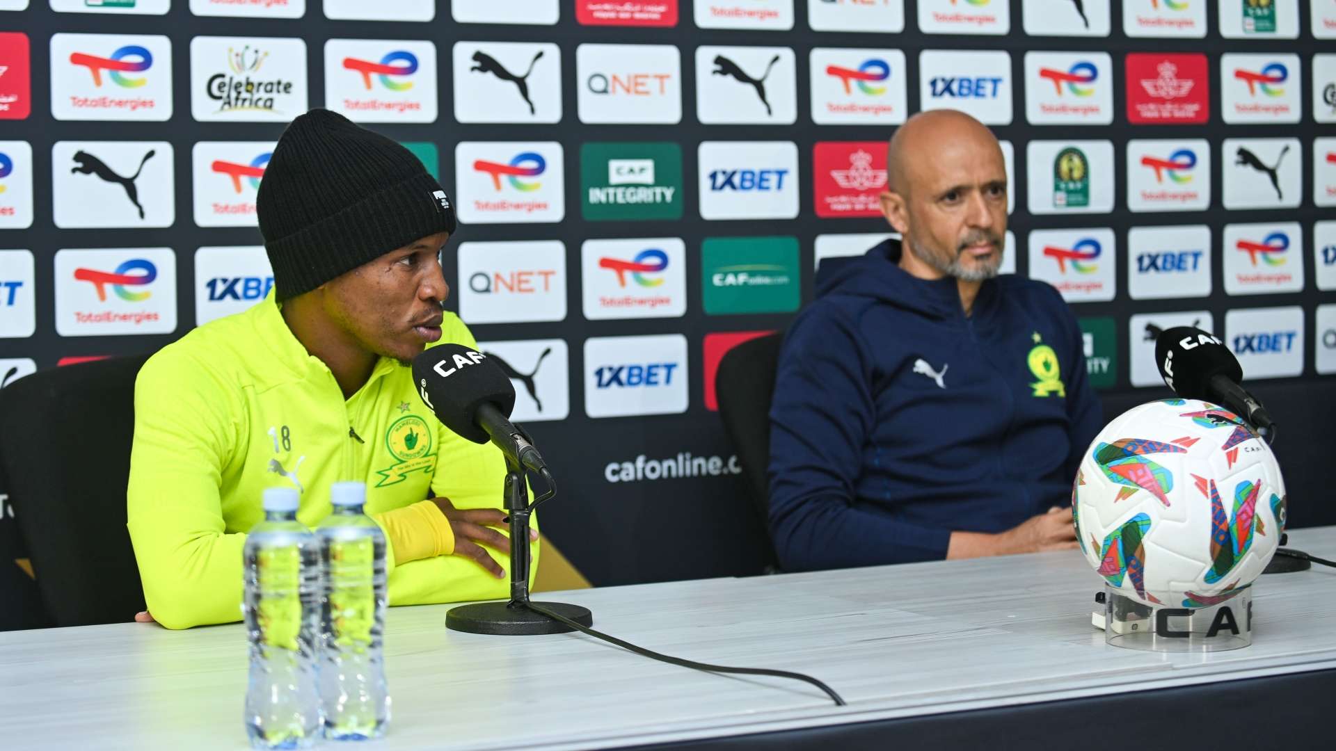 Miguel Cardoso and Themba Zwane, Mamelodi Sundowns