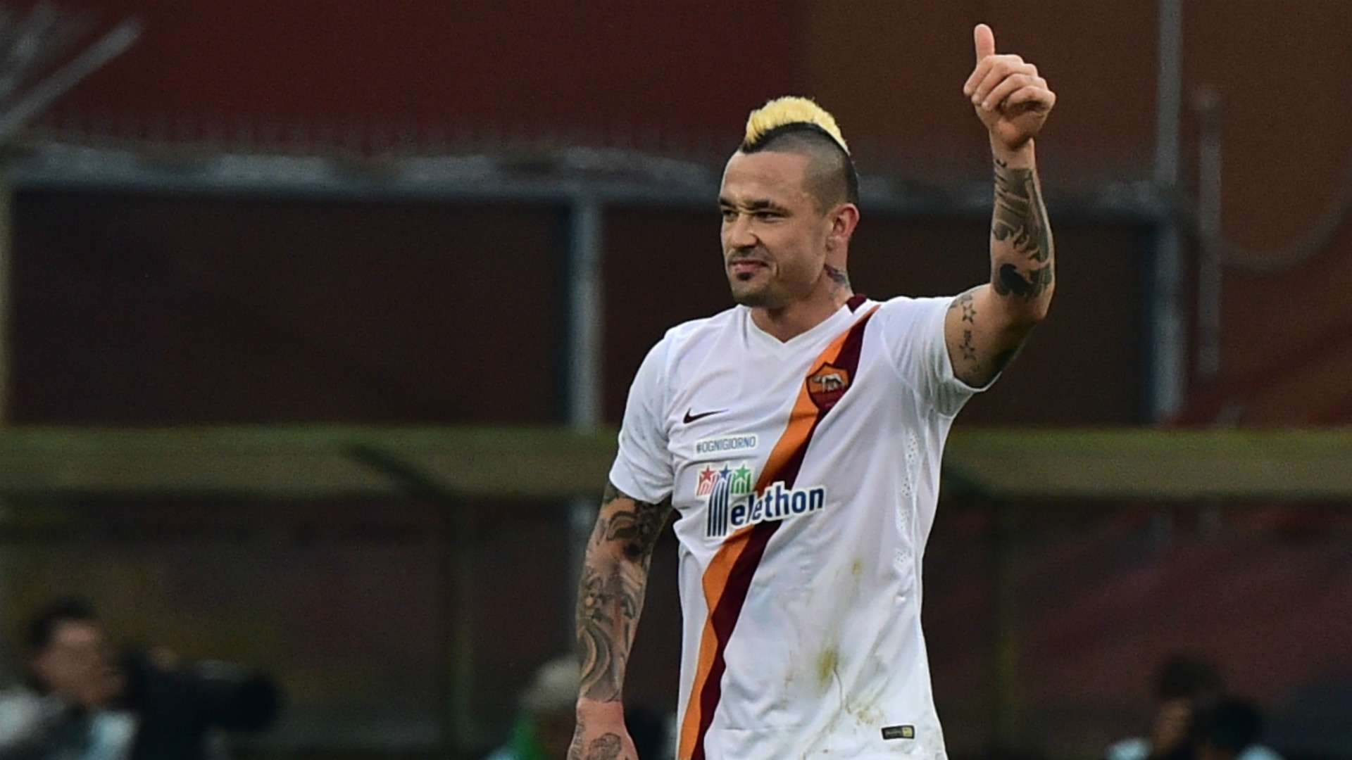 Van Gaal's possible midfield targets | Radja Nainggolan | Roma