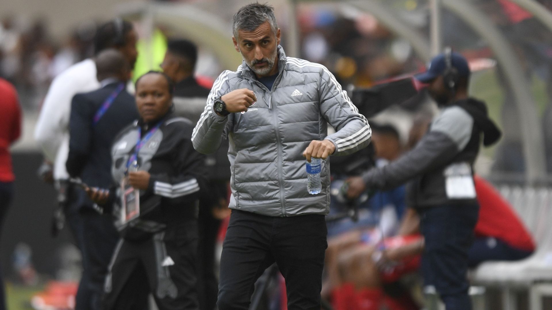Jose Riveiro disappointed in Orlando Pirates players Descubra a emoção