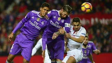 Raphael Varane Sergio Ramos Ben Yedder Sevilla Real Madrid La Liga 15012017