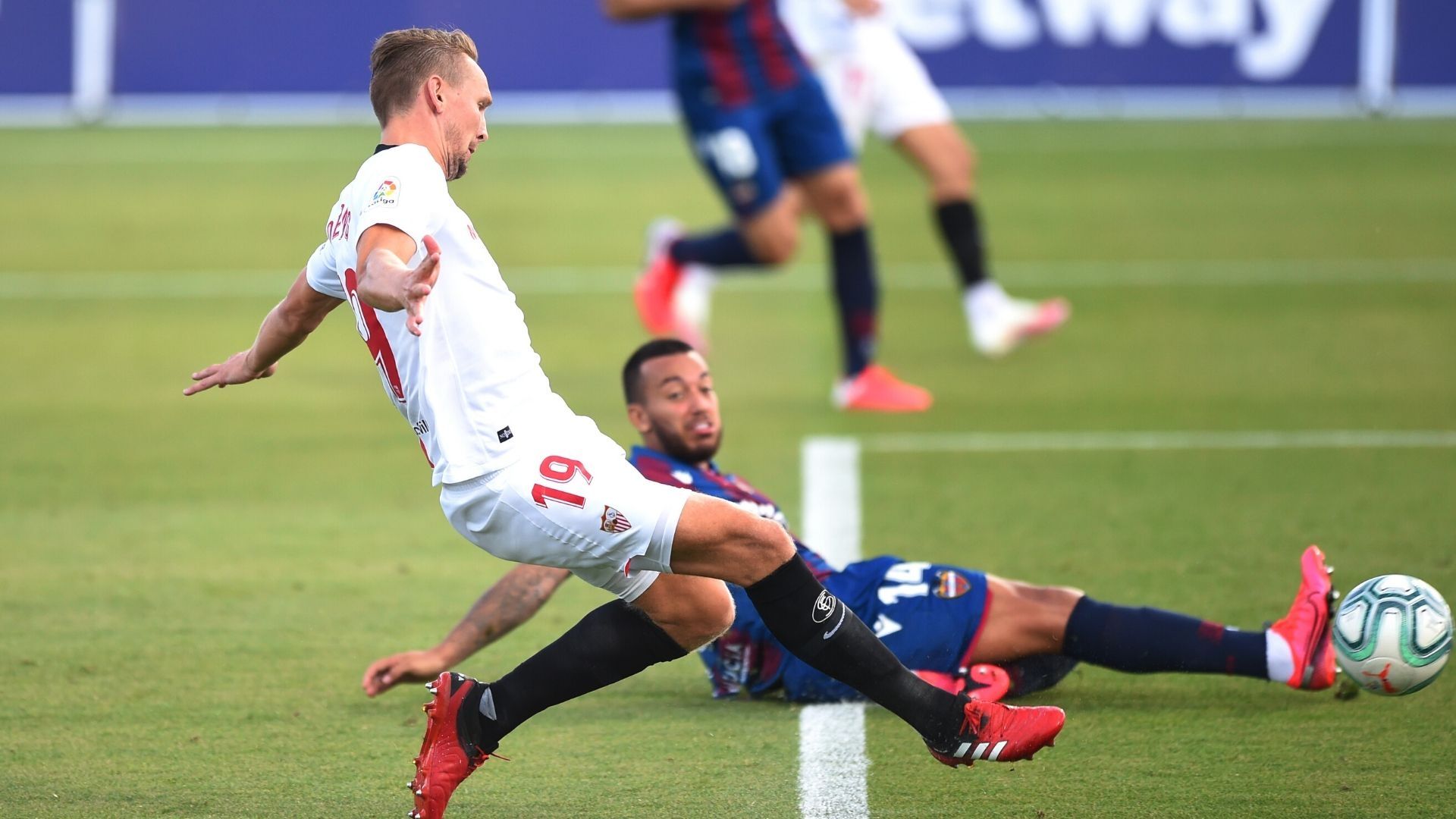 Levante Sevilla De Jong Vezo
