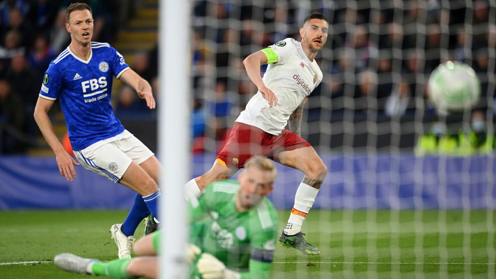 Lorenzo Pellegrini goal Leicester Roma Conference League