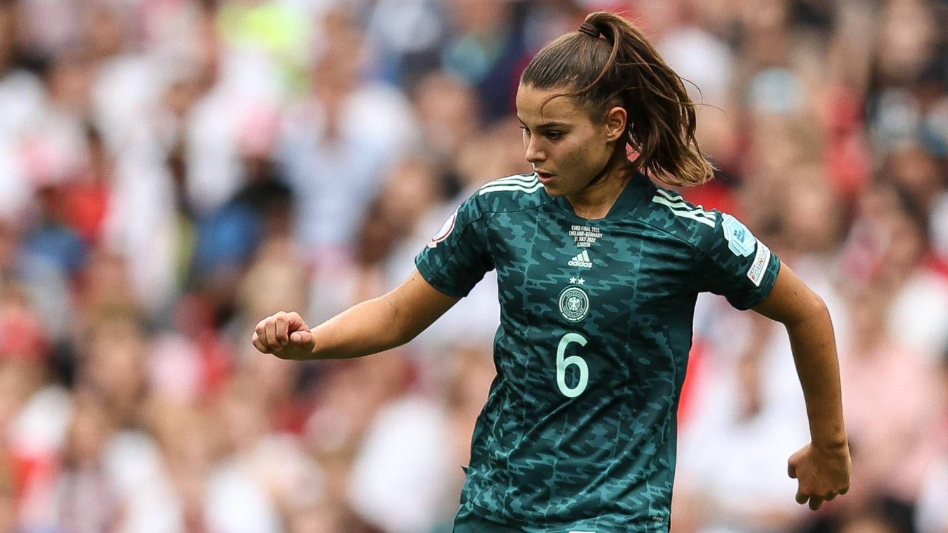 Futebol feminino, Lena Oberdorf