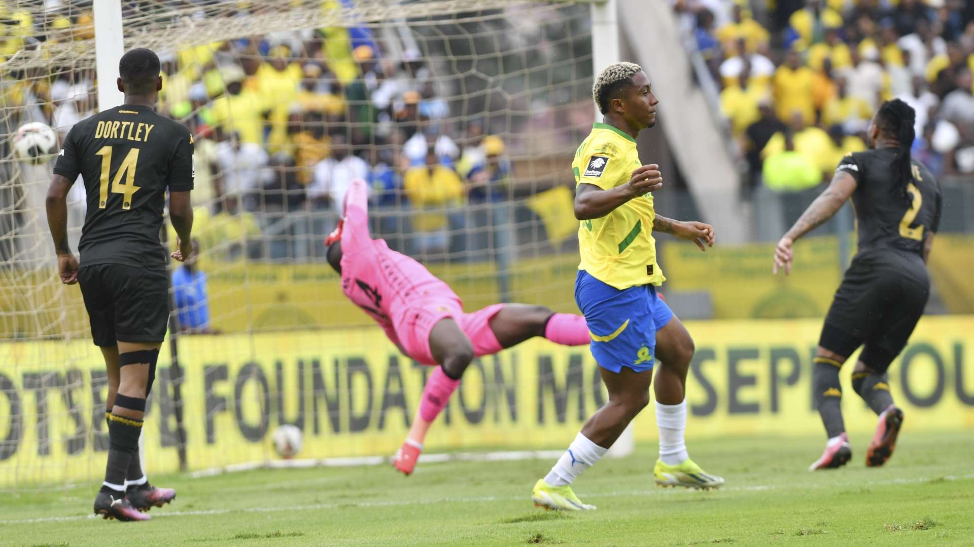 Lucas Ribeiro and Rushwin Dortley, Mamelodi Sundowns vs Kaizer Chiefs