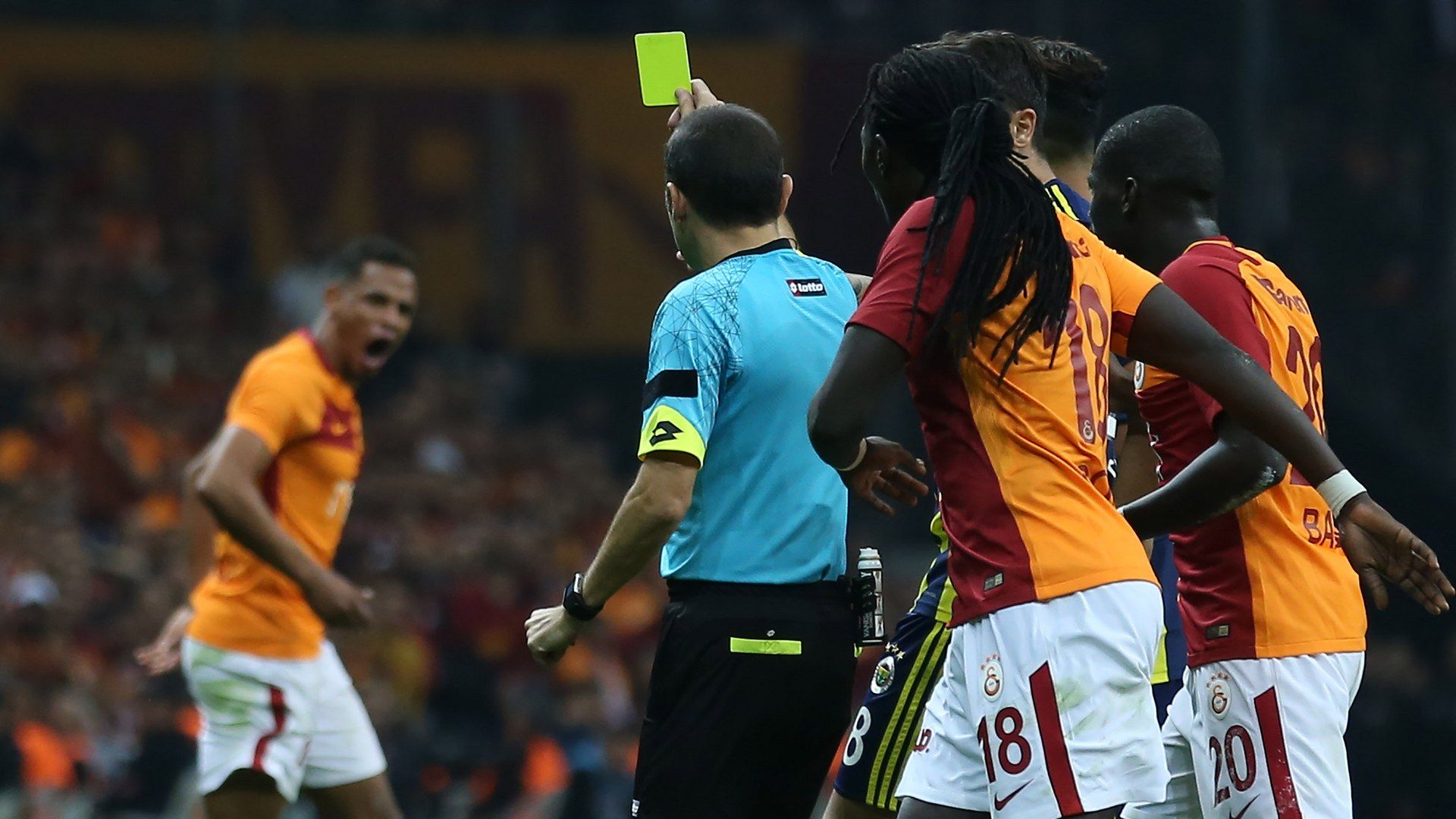 Cuneyt Cakir Galatasaray Fenerbahce