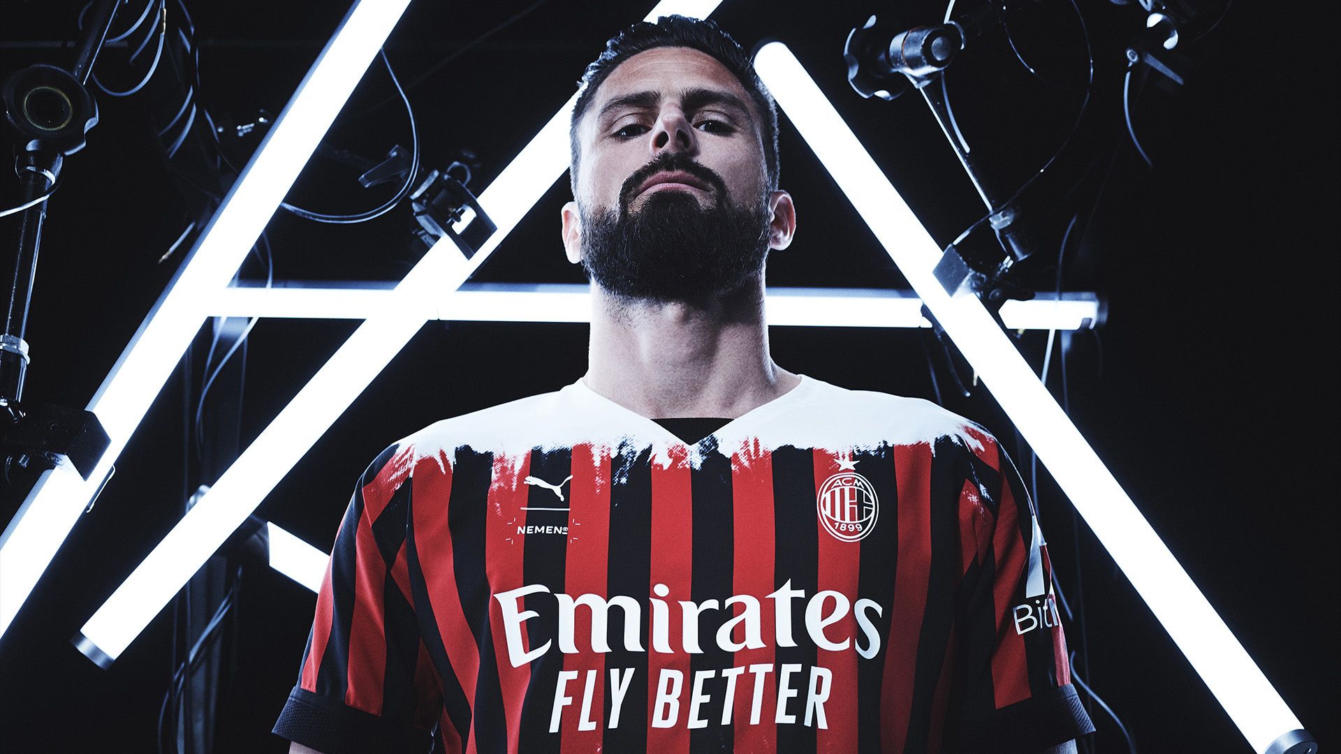 Olivier Giroud AC Milan fourth shirt 2021-22