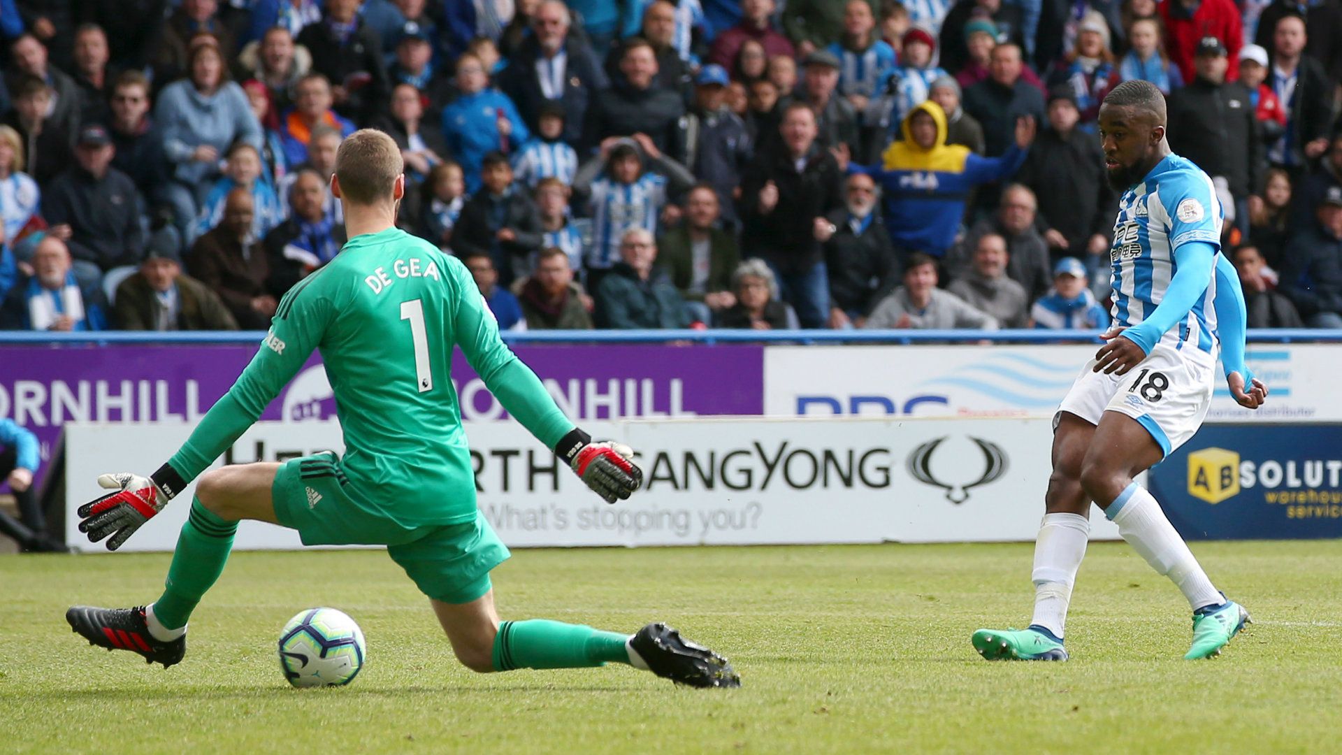 Isaac Mbenza Huddersfield vs Man Utd Premier League 2018-19