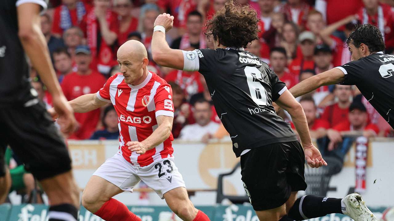 Energie Cottbus vs. Arminia Bielefeld.