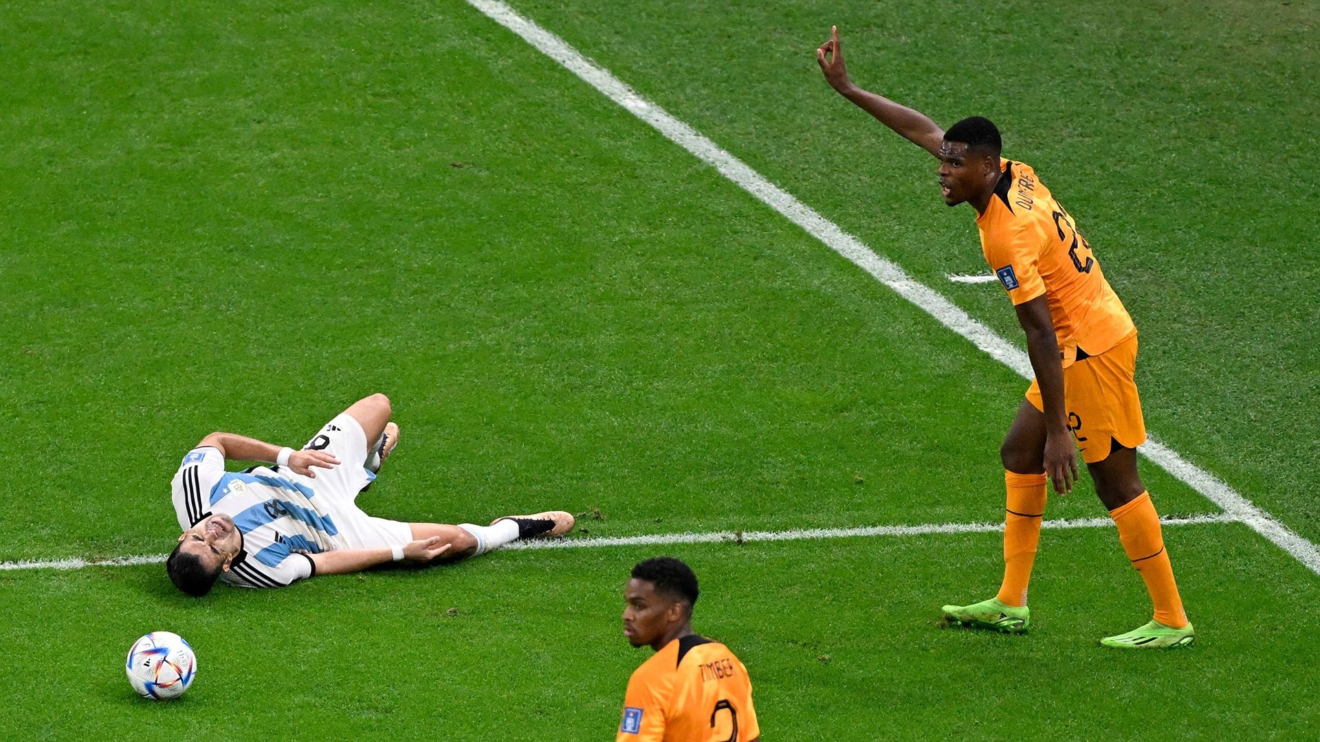 Denzel Dumfries Netherlands Argentina 2022 World Cup